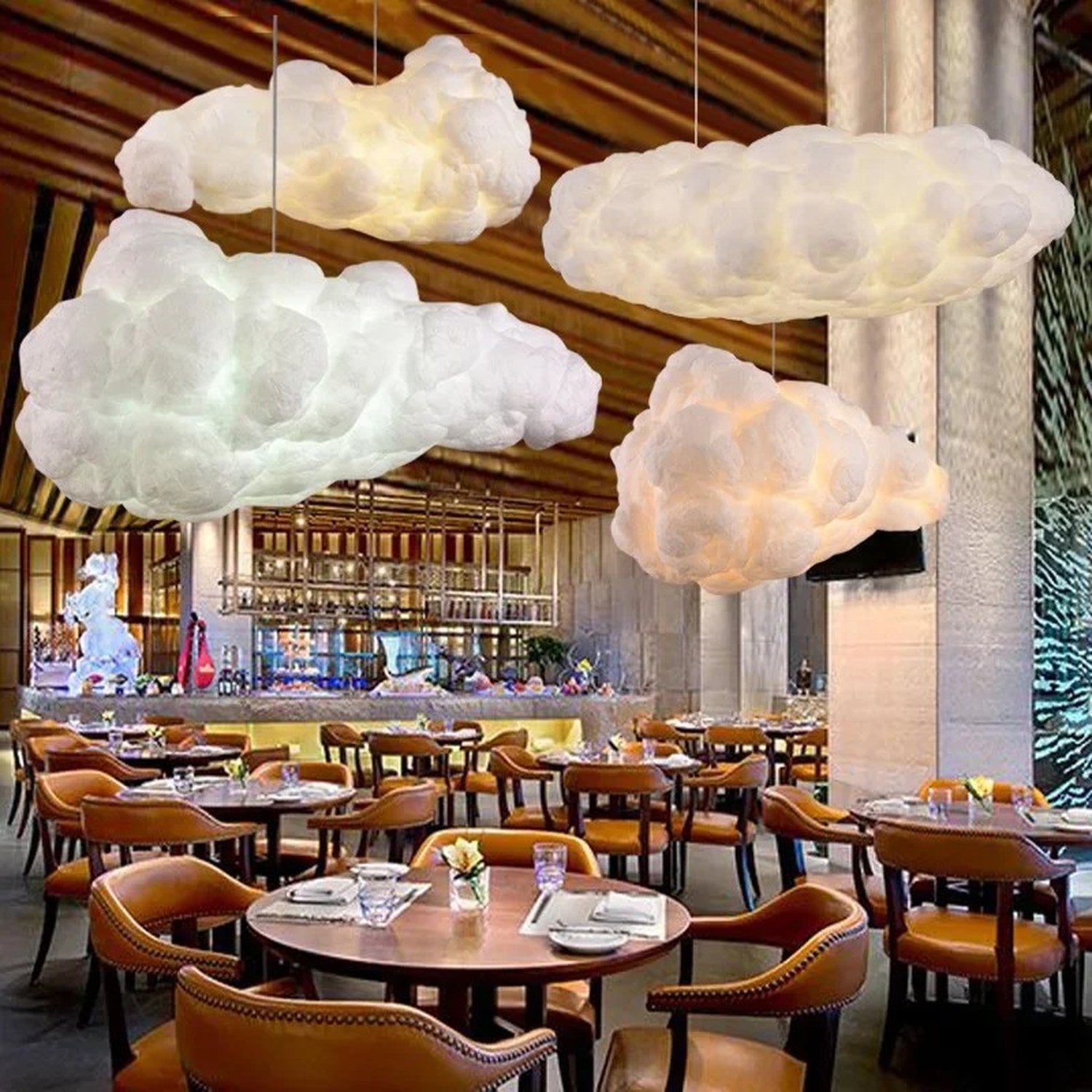 Suspension nuage en coton blanc dans un restaurant d'hôtel de luxe