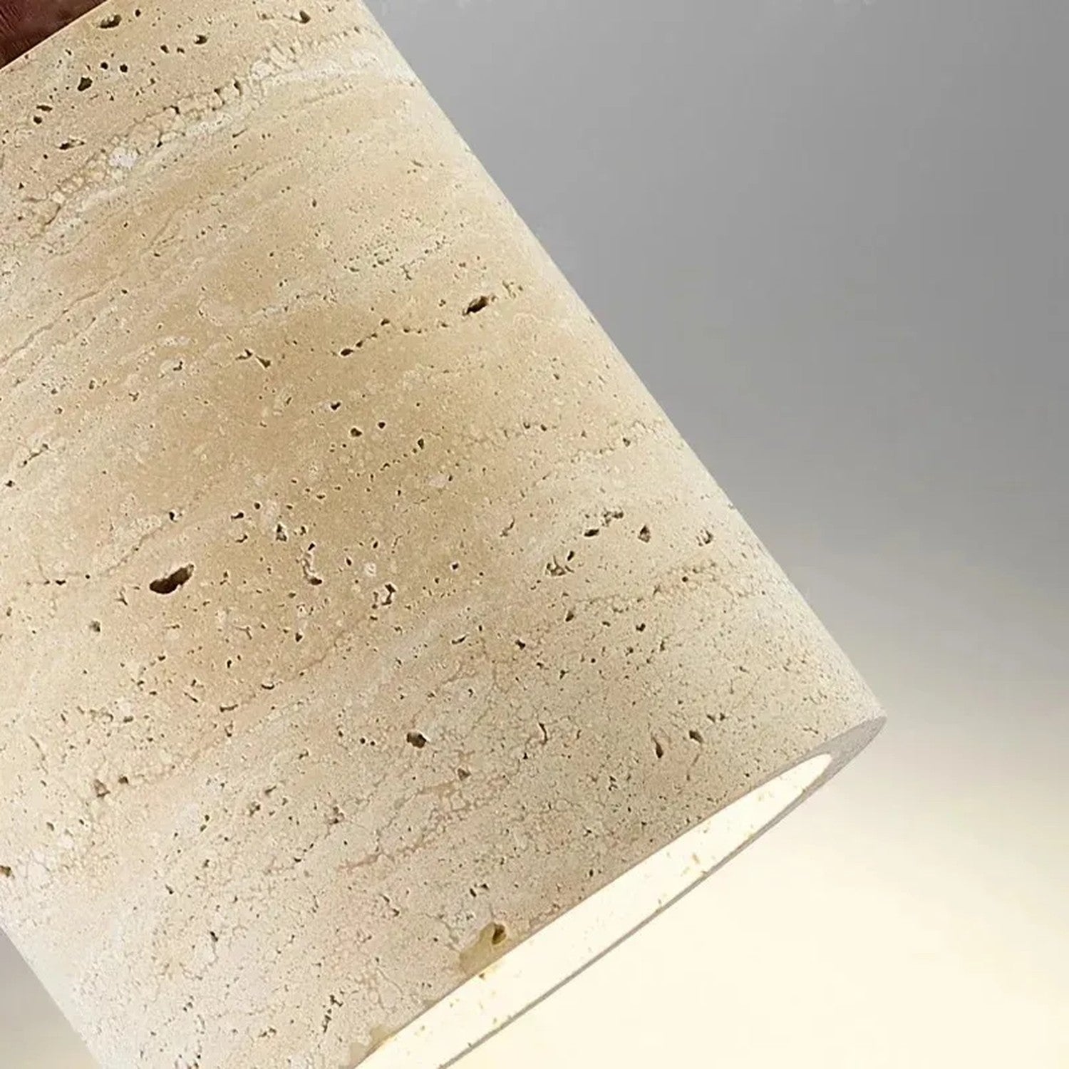 Gros plan texture travertin poreux naturel de la suspension japonaise