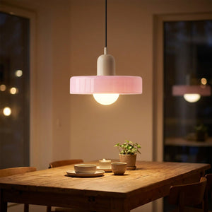 Suspension en verre rose en forme de soucoupe avec ampoule LED chaude allumée