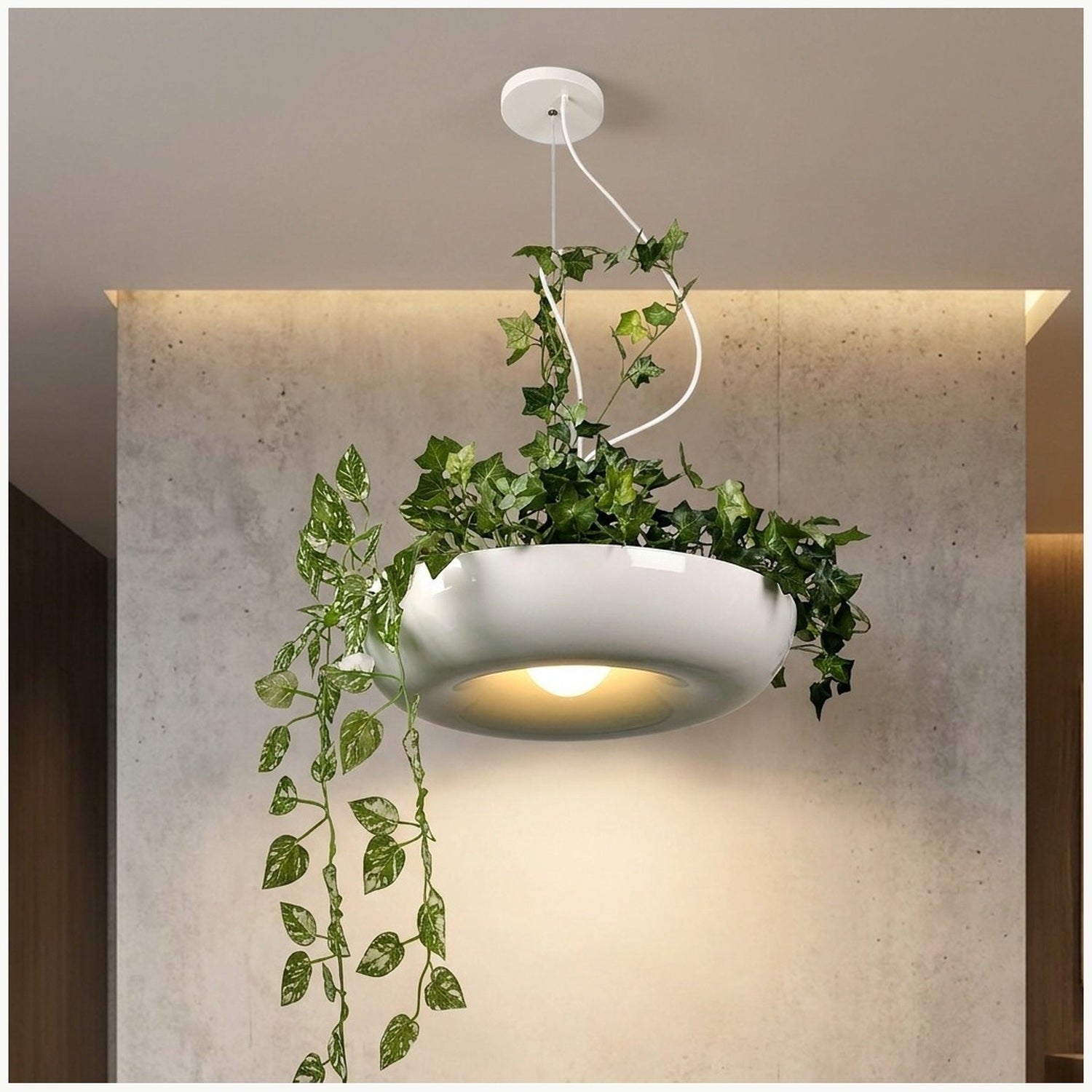 Suspension pot de fleurs LED blanche avec plantes retombantes