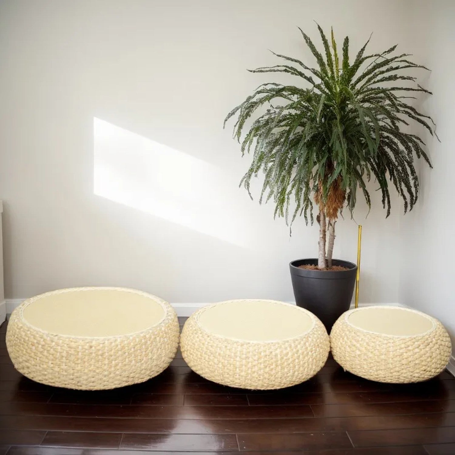 Tabouret pouf en jacinthe d'eau décliné en trois diamètres