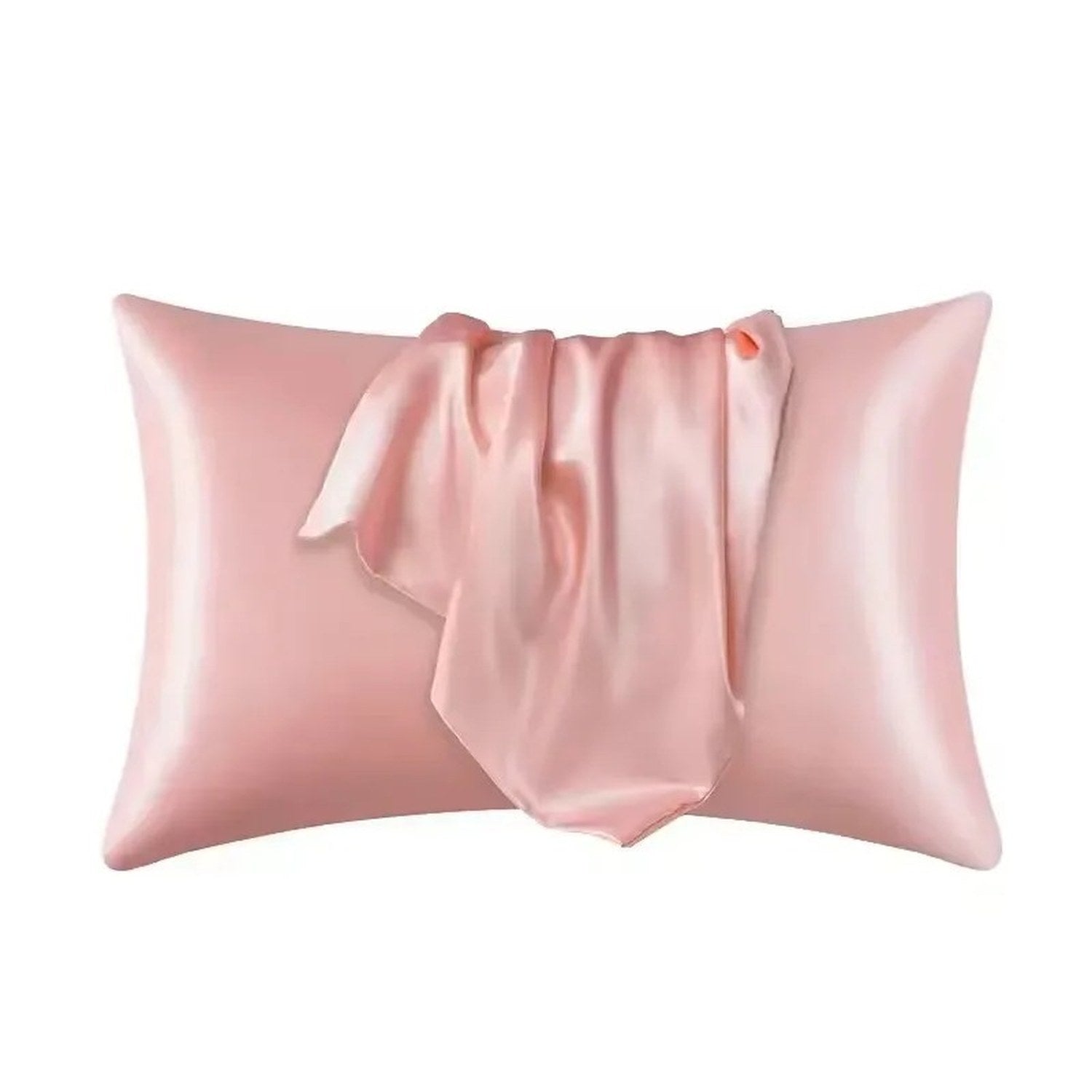 Paire de taies d'oreiller roses en soie de murier avec tissu drape sur fond blanc