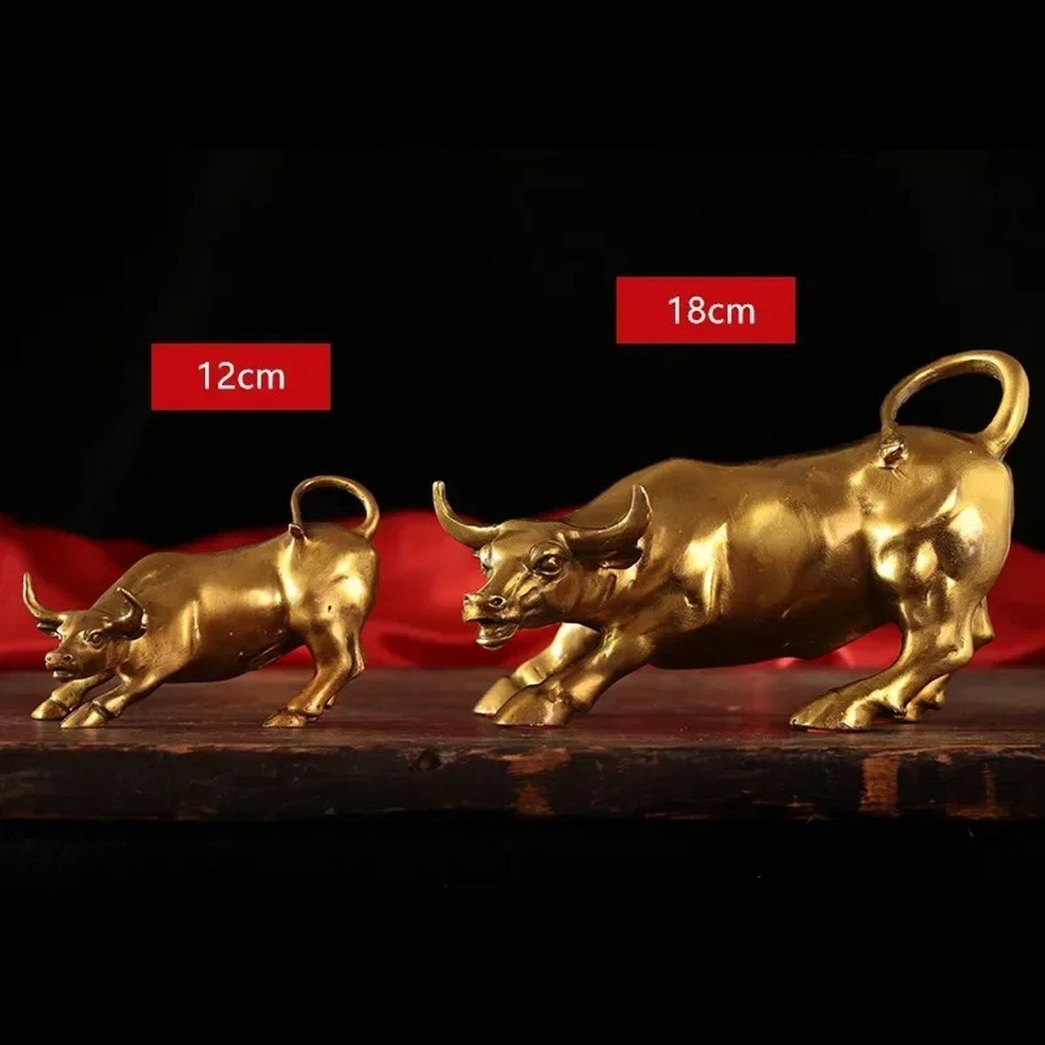 Comparaison taille S 12cm et taille M 18cm de la sculpture de taureau en cuivre