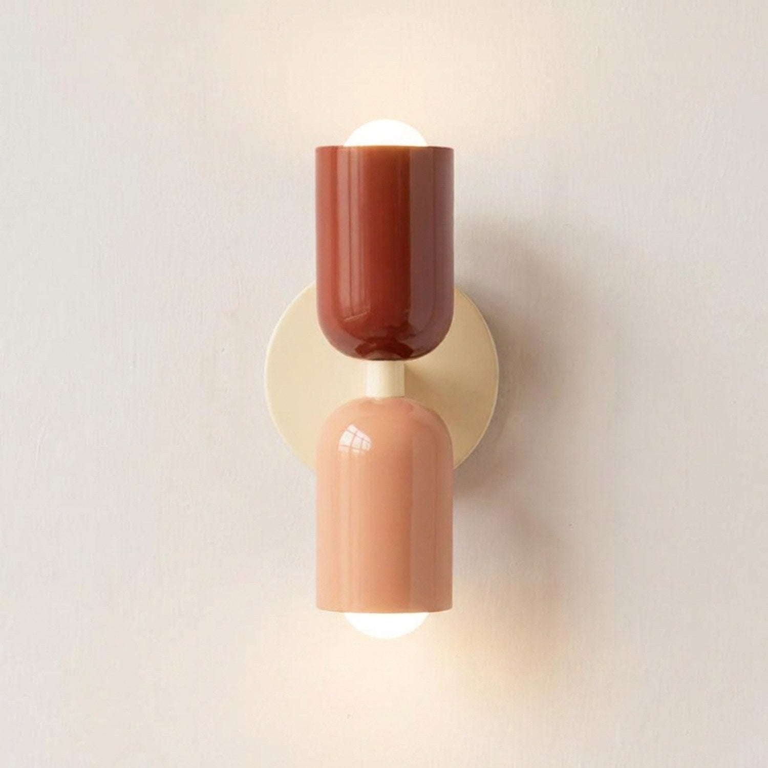 Applique murale nordique bicolore terracotta et pêche fixée au mur