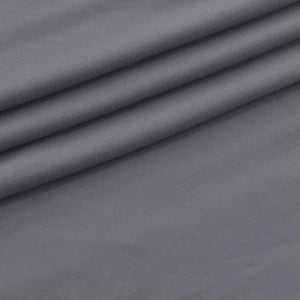 Gros plan sur le tissu doux et extensible de la housse de fauteuil