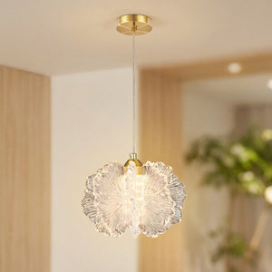 Suspension fleur en acrylique transparent à la lumière chaude dans un intérieur cosy