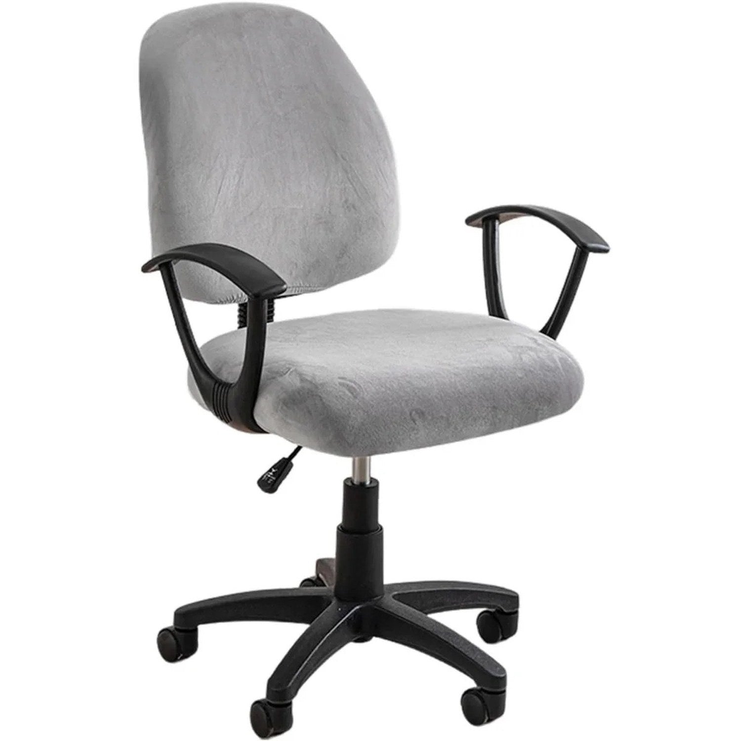 Housse de chaise de bureau en velours gris installee sur un fauteuil de bureau