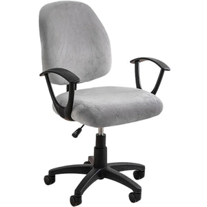 Housse de chaise de bureau en velours gris installee sur un fauteuil de bureau
