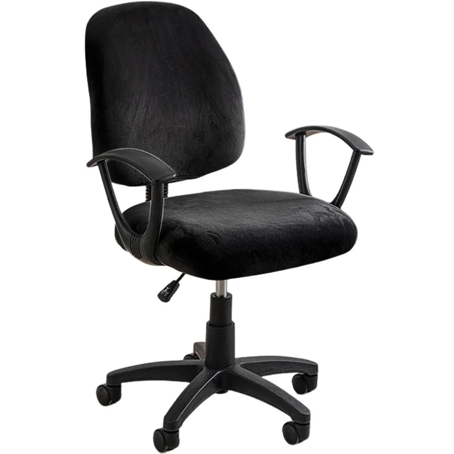 Housse de chaise de bureau en velours noir installee sur un fauteuil de bureau