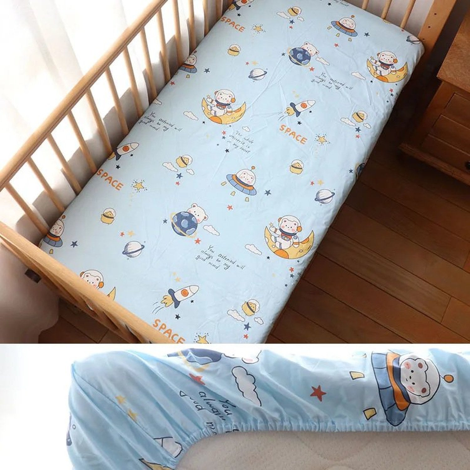 Drap housse bébé motif ours astronaute sur fond bleu