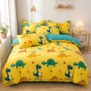Parure de lit dinosaure motif Dino Gourmand posée sur un lit fait