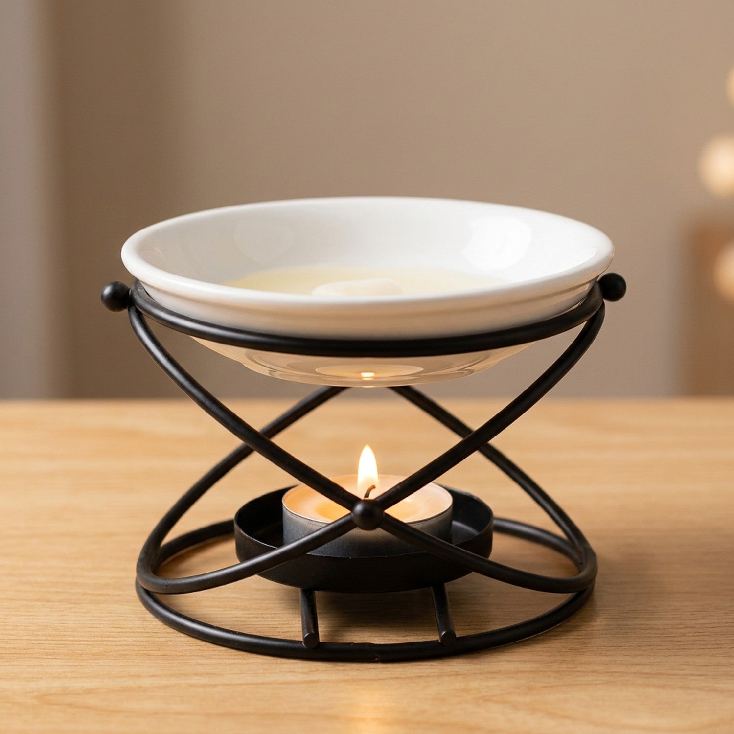 Brûleur d'huile essentielle modèle Sphère en finition noire avec bougie allumée