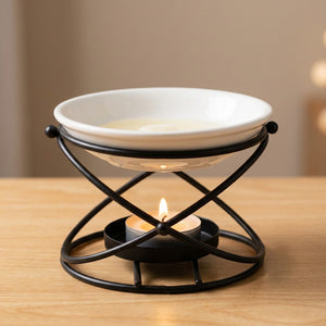 Brûleur d'huile essentielle modèle Sphère en finition noire avec bougie allumée