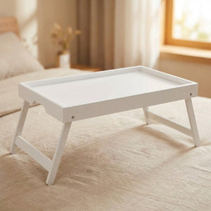 Plateau de lit pliable en bambou blanc sur un lit