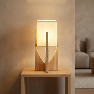 Lampe japonaise en bois clair 53 cm posée sur une table