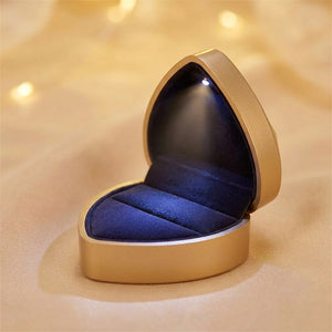 Boîte à bijoux dorée en forme de cœur avec lumière LED et intérieur en velours