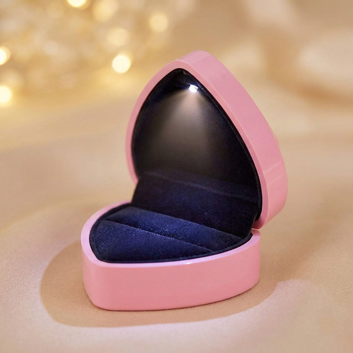 Boîte à bijoux rose en forme de cœur avec lumière LED et intérieur en velours