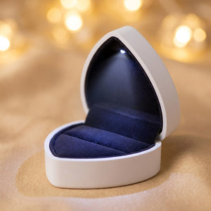 Boîte à bijoux blanche en forme de cœur avec lumière LED et intérieur en velours