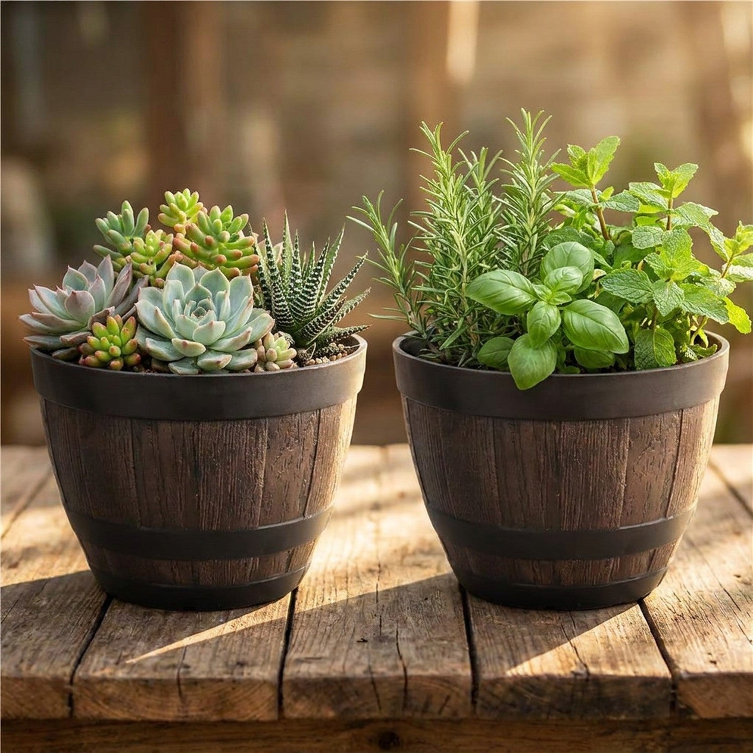 Lot de 2 pots de fleur tonneau résine imitation bois avec plantes côte à côte