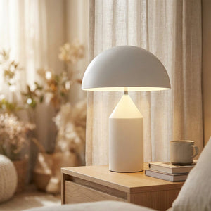 Lampe de table champignon Blanc Petit H35cm allumée sur table de chevet dans chambre nordique