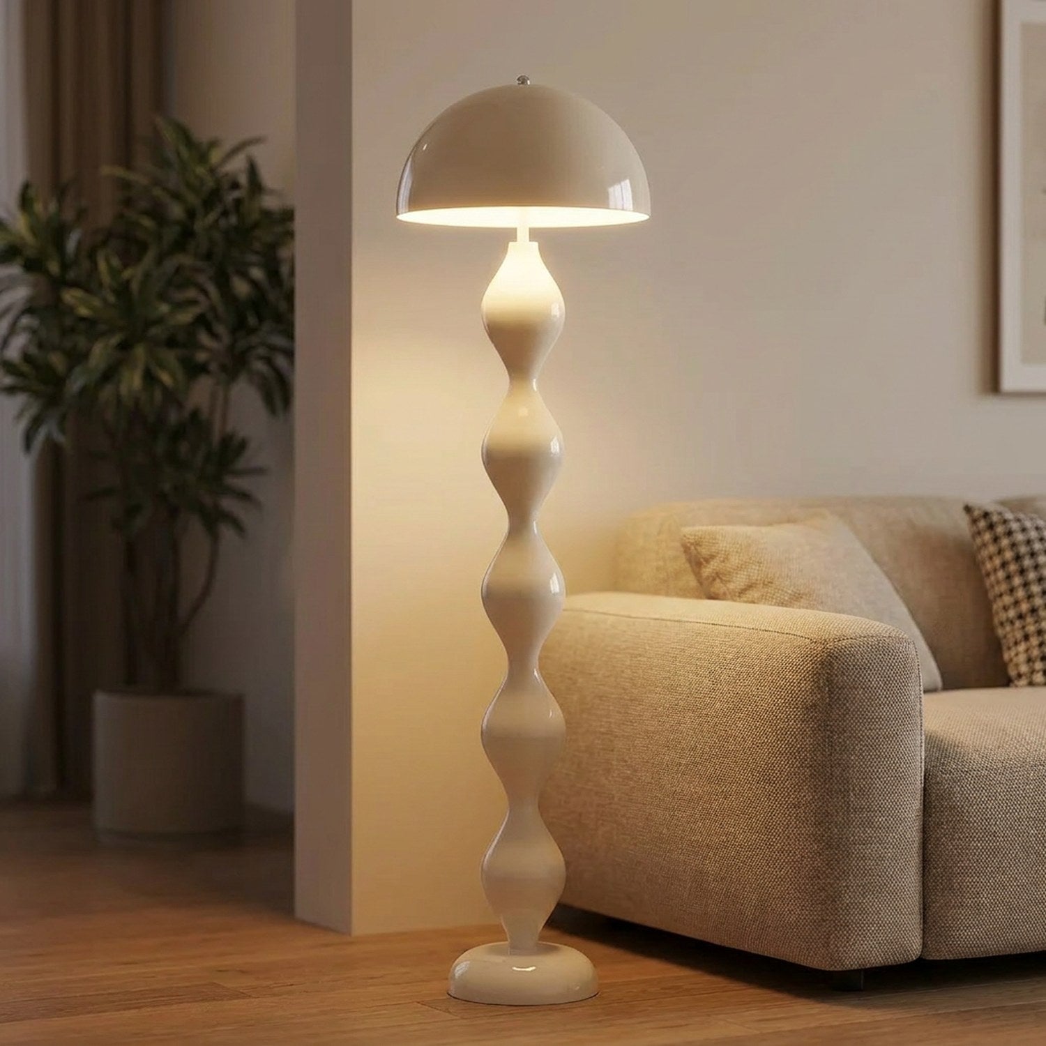 Lampadaire champignon blanc crème allumé dans un salon chaleureux