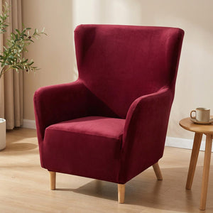 Housse de fauteuil à oreilles en velours bordeaux sur un fauteuil une place