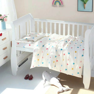 Parure de lit bébé motif petits cœurs multicolores