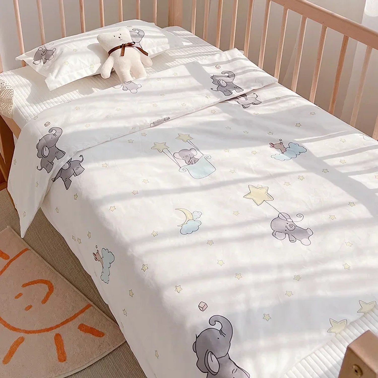 Parure de lit bébé motif éléphants gris et étoiles
