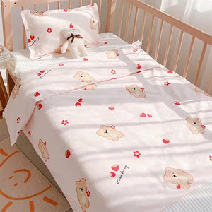 Parure de lit bébé motif oursons et fraises