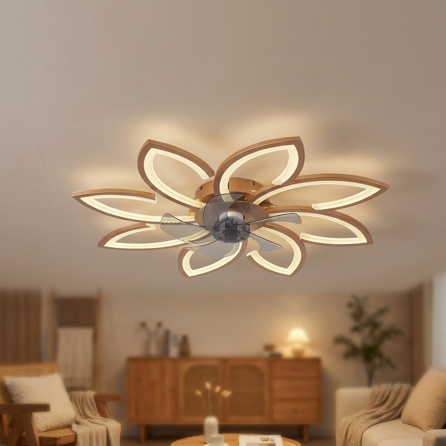 Plafonnier ventilateur fleur coloris doré allumé au plafond