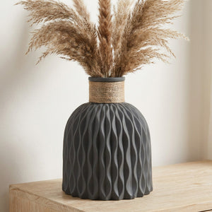 Vase décoratif gris anthracite motif ondulé col chanvre avec pampas