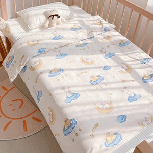 Parure de lit bébé motif lapins sur la lune et nuages