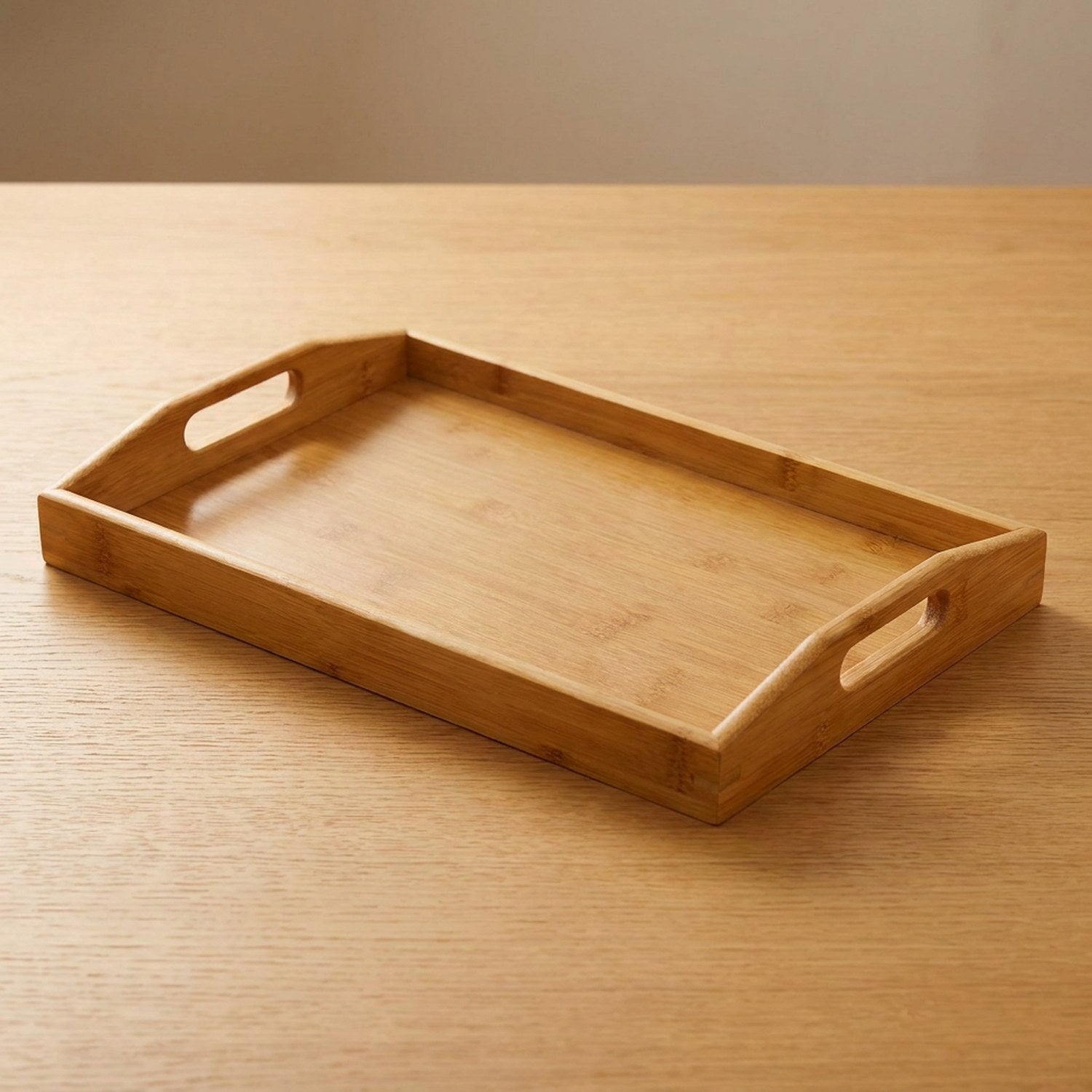 Plateau en bambou 38x25cm sur surface bois fond chaud