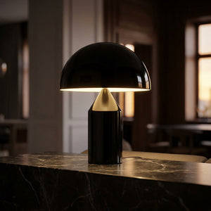 Lampe de table champignon Noir Petit H35cm allumée sur console en marbre dans intérieur sombre élégant