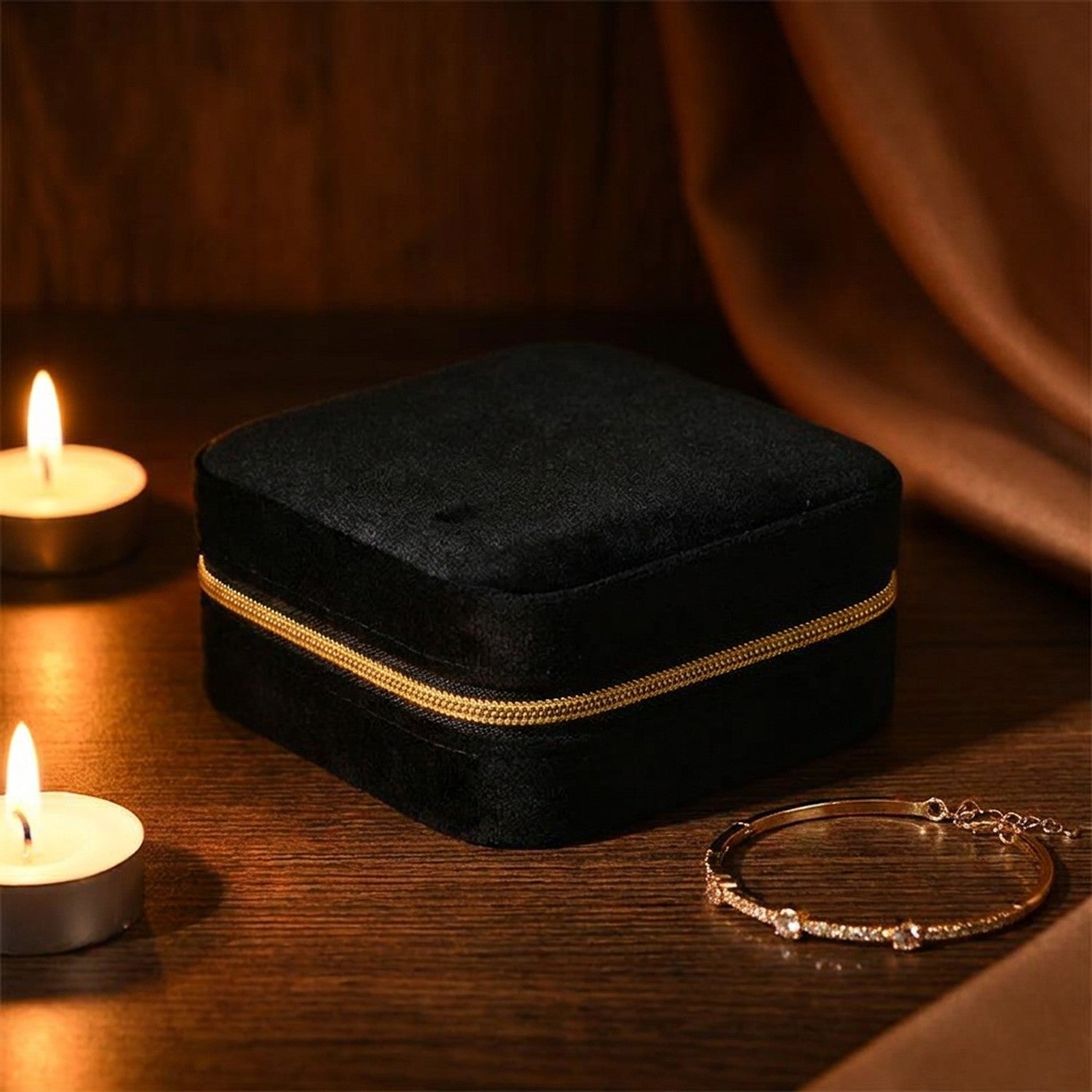 Boîte à bijoux en velours noir avec fermeture éclair dorée