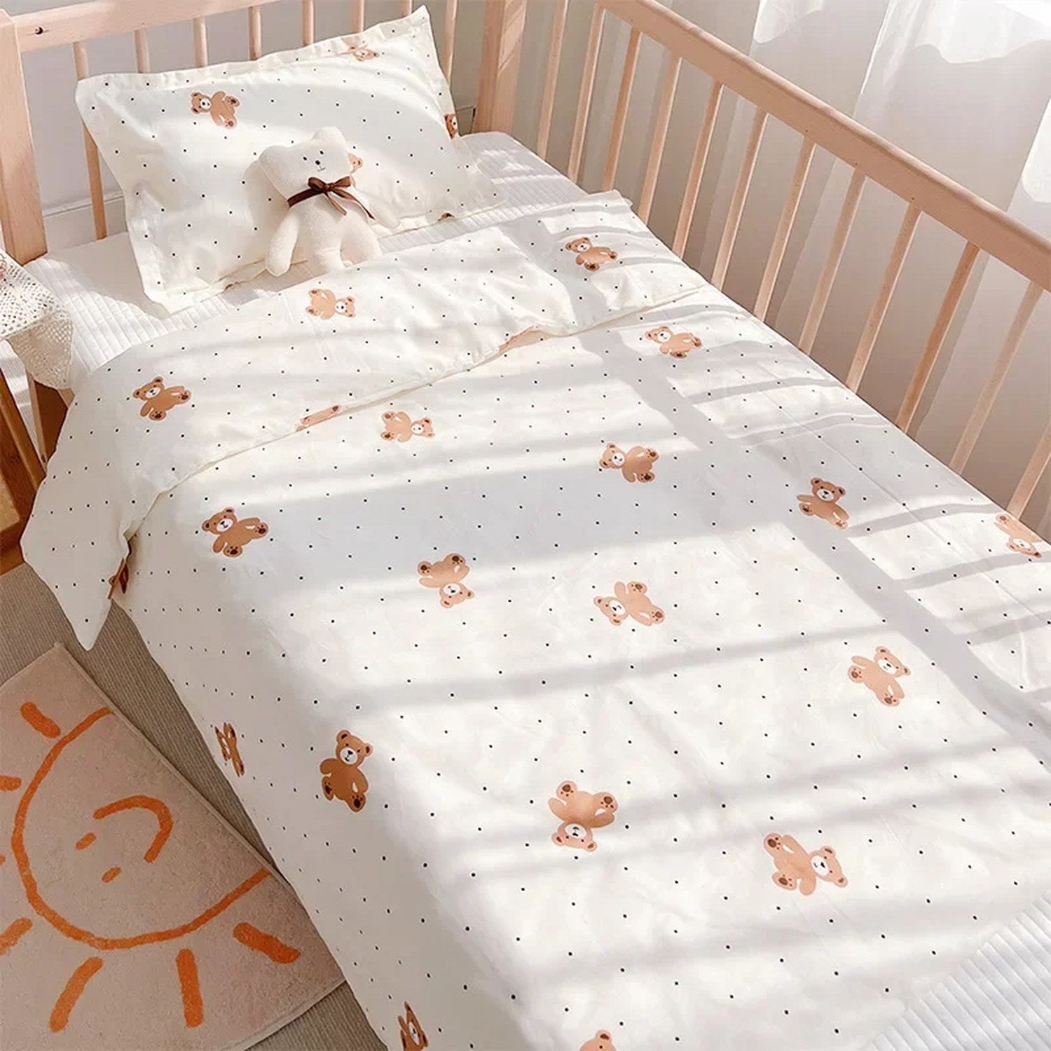 Parure de lit bébé motif oursons bruns et petits pois