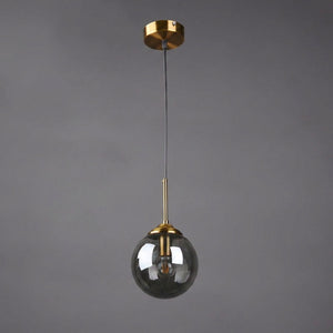 Suspension globe en verre fume gris avec monture laiton dore