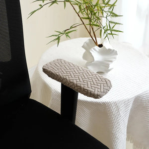 Housse d'accoudoir jacquard taupe sur chaise de bureau