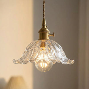 Suspension florale en verre transparent avec monture laiton dorée et ampoule Edison