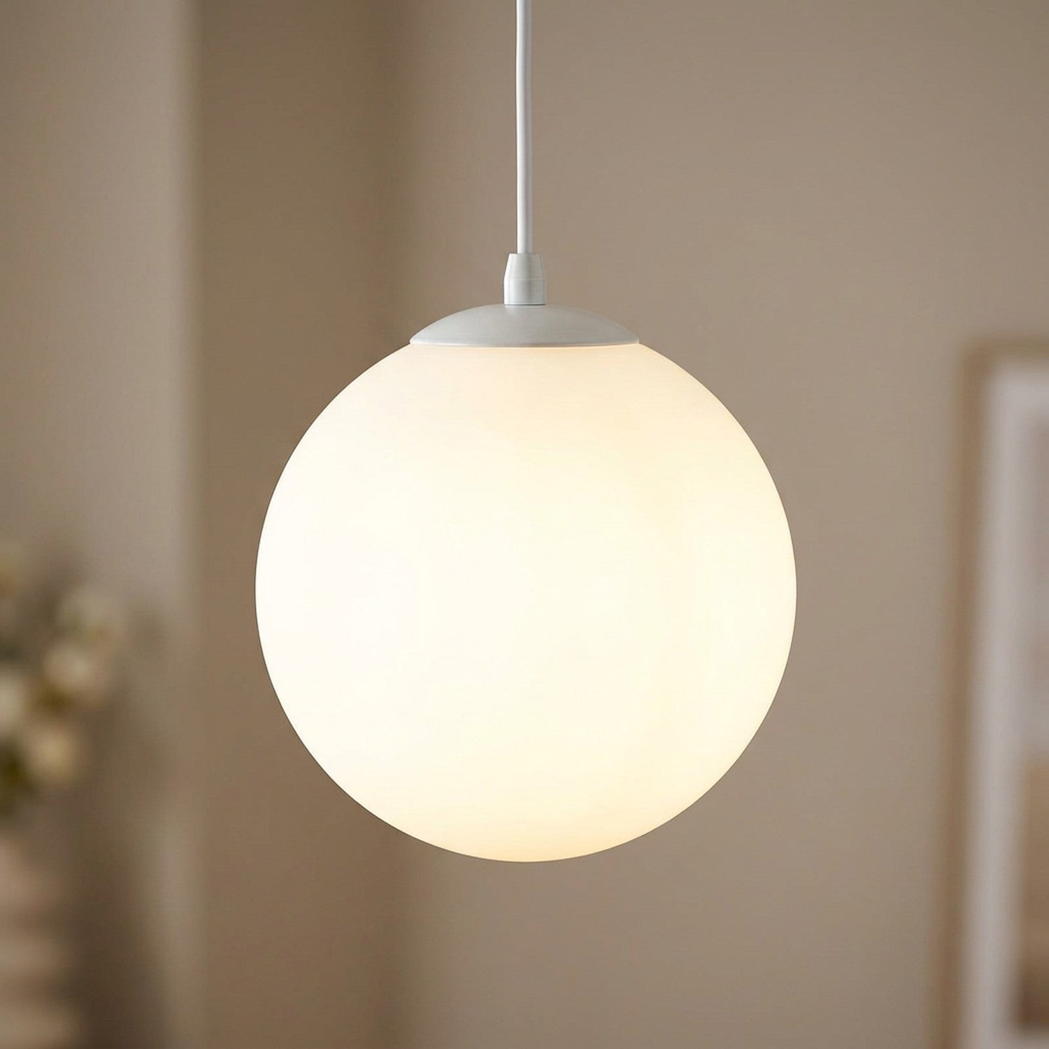 Suspension boule de verre, finition blanche