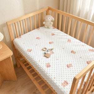 Drap-housse bébé motif oursons roses sur tissu à pois