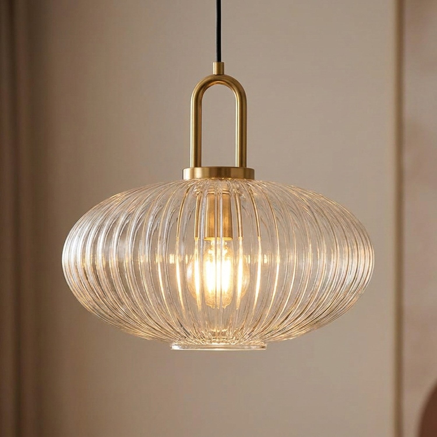 Suspension en verre cannelé taille 30 cm forme sphère aplatie