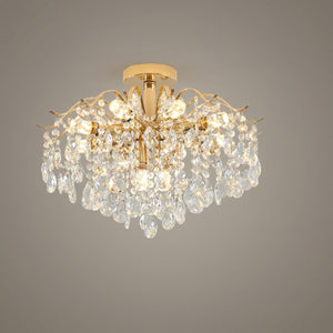Lustre cristal doré version 10 lumières allumé au plafond