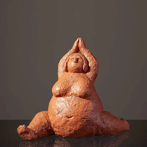 Figurine femme ronde prière terracotta petite taille yoga