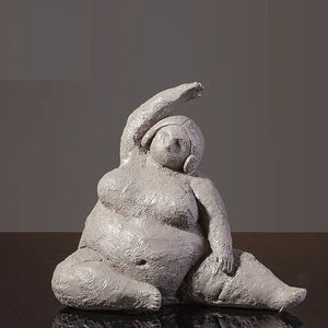 Figurine femme ronde étirement grise petite sculpture yoga
