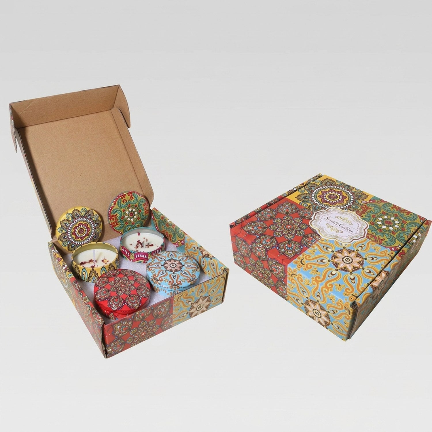 Coffret de quatre bougies parfumées bohème aux motifs multicolores
