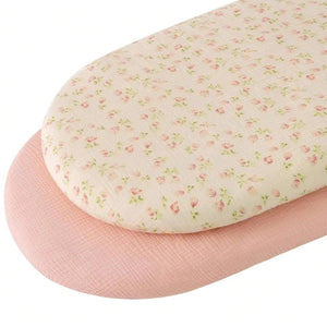 Drap-housse de berceau en gaze de coton imprimé petites roses avec drap uni rose