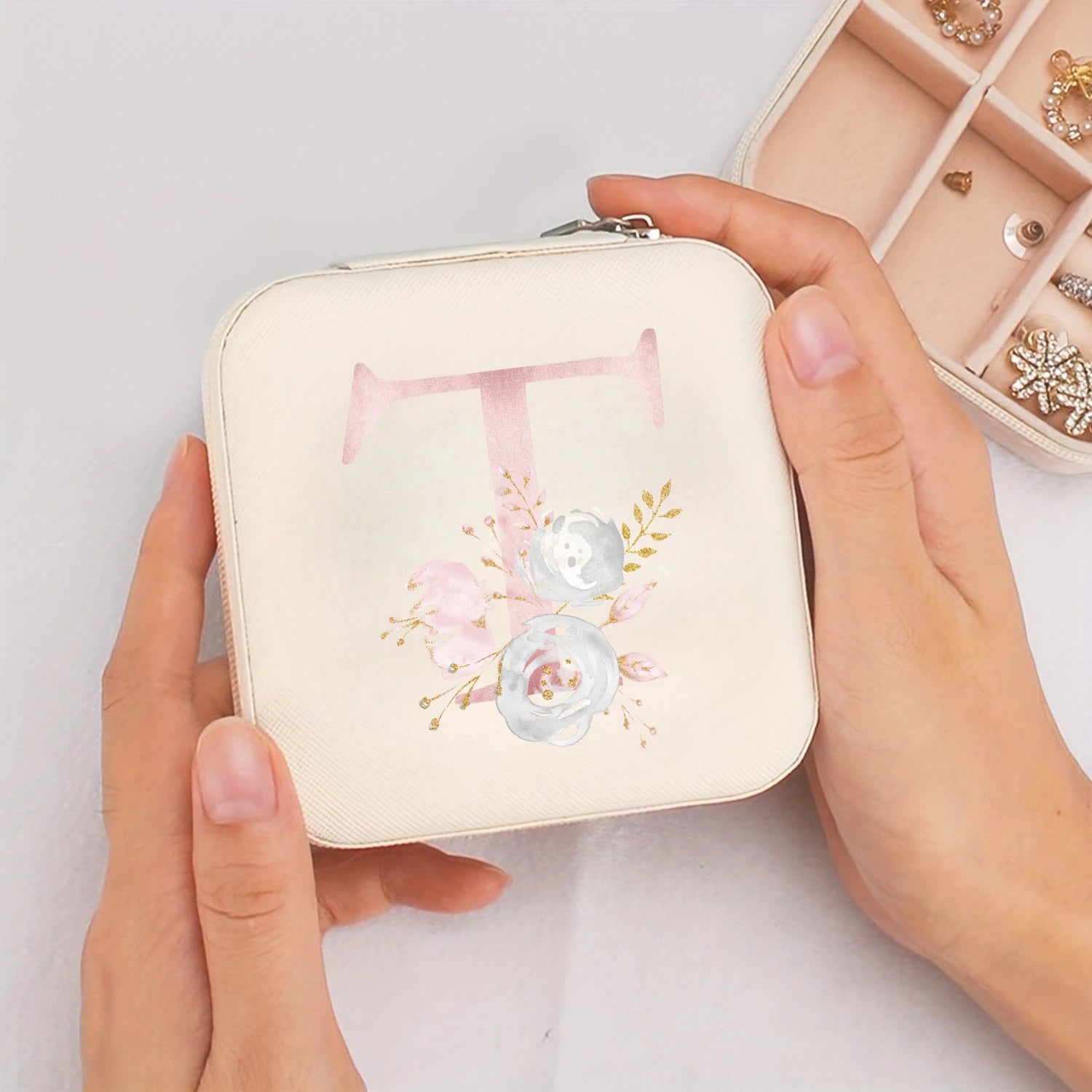 Boîte à bijoux voyage initiale florale crème - Lettre T
