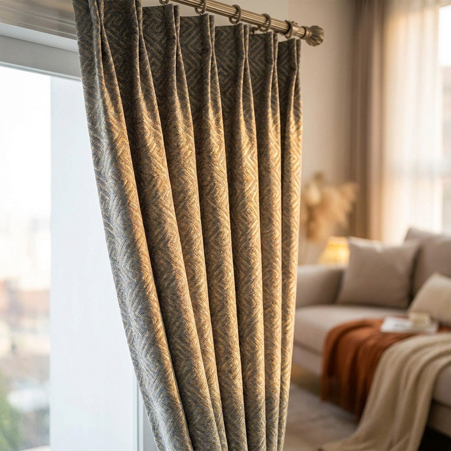 Rideau chenille gris motif géométrique doré vue rapprochée