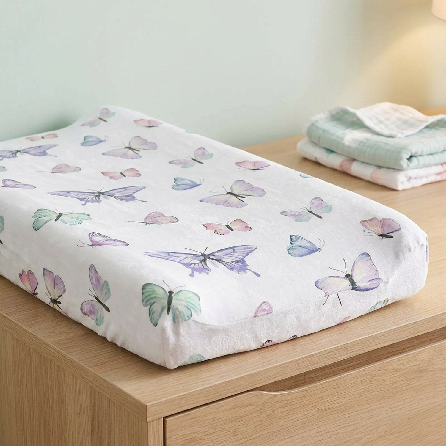 Housse de matelas à langer motif papillons pastel aquarelle